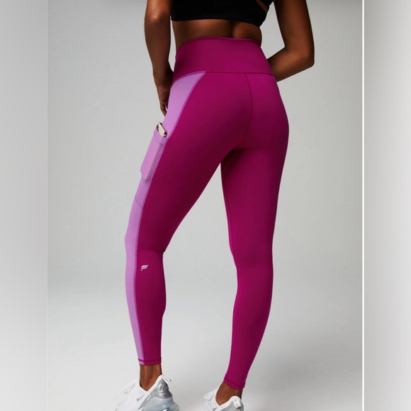 On-The-Go PowerHold® High-Waisted Legging - Picture 3 of 3